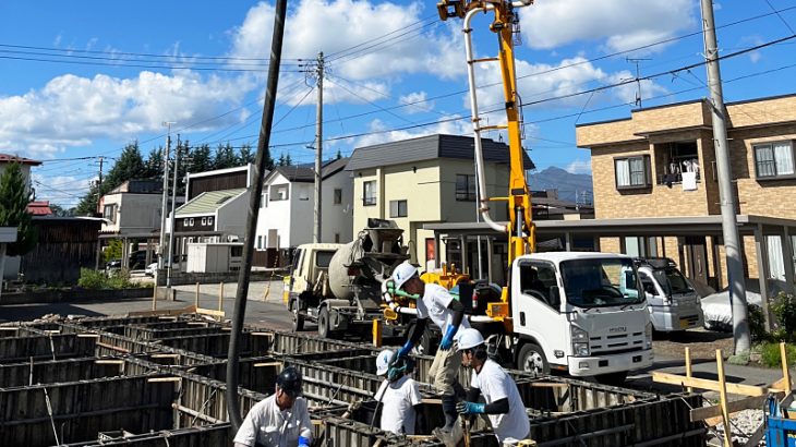 平屋の基礎コンクリート打設工事を行っていました。